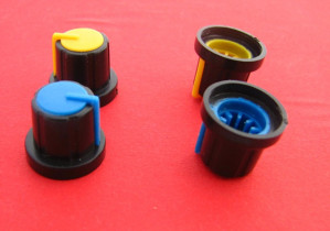 Gałka potencjometru czarna 17.5mm niebieska