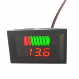 Panelowy woltomierz LED 12V czerwony (wskaźnik naładowania akumulatora do samochodu)
